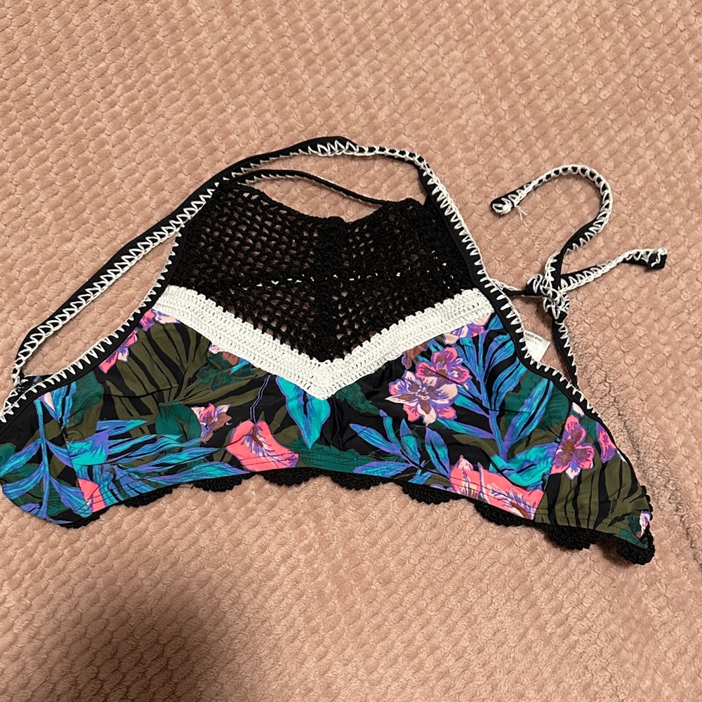 Time and Tru Black Crochet Floral Crop Top